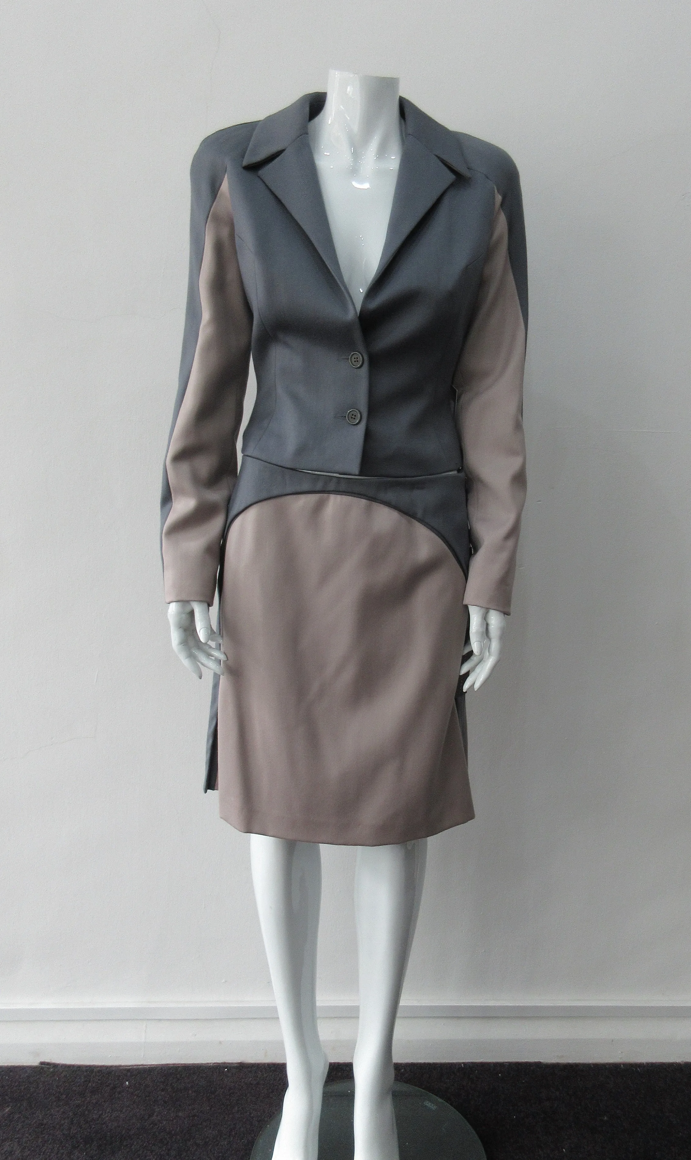 110104 -Cropped Point Sleeve Jacket