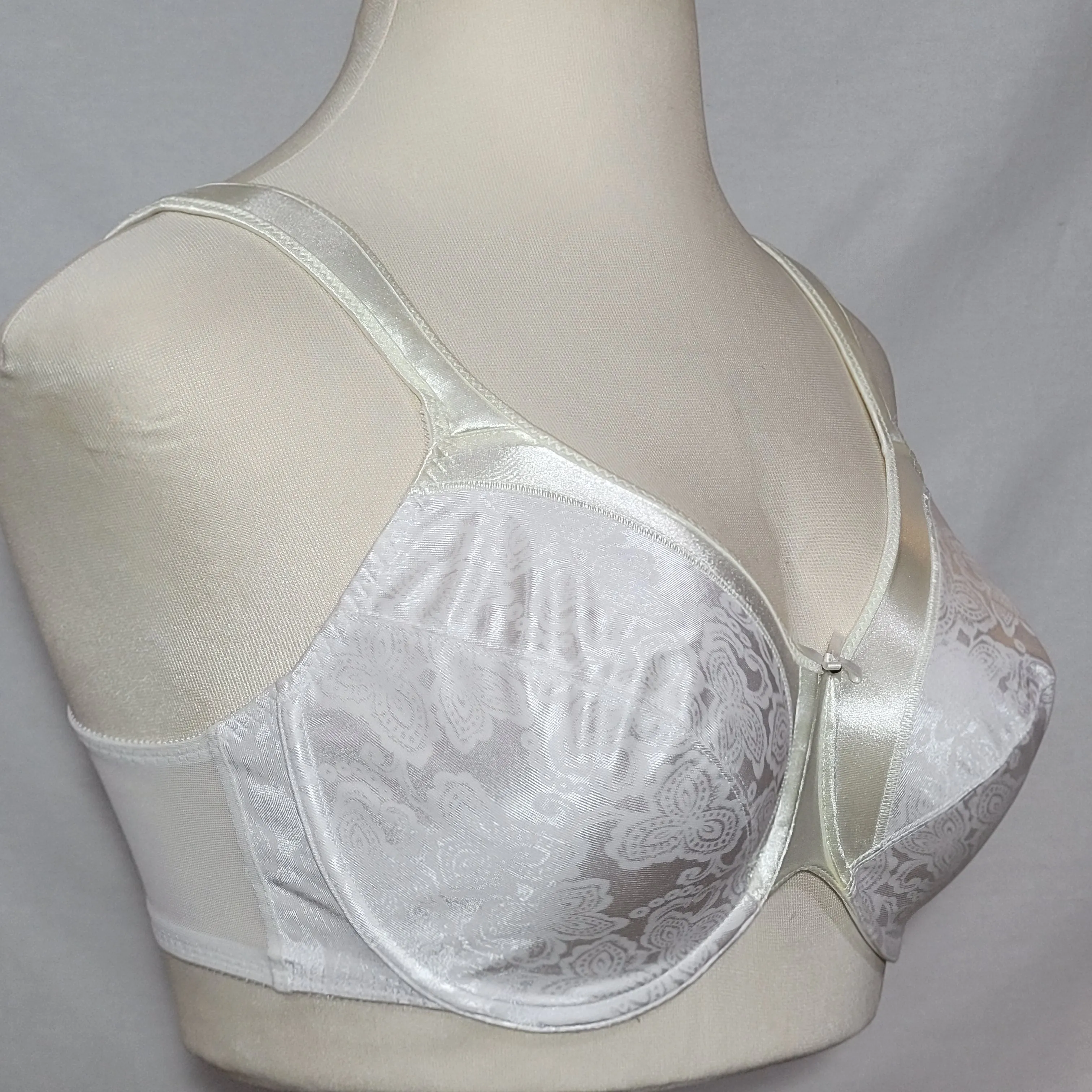 Bali 3562 Satin Tracings Underwire Bra 38DDD White NEW WITH TAGS