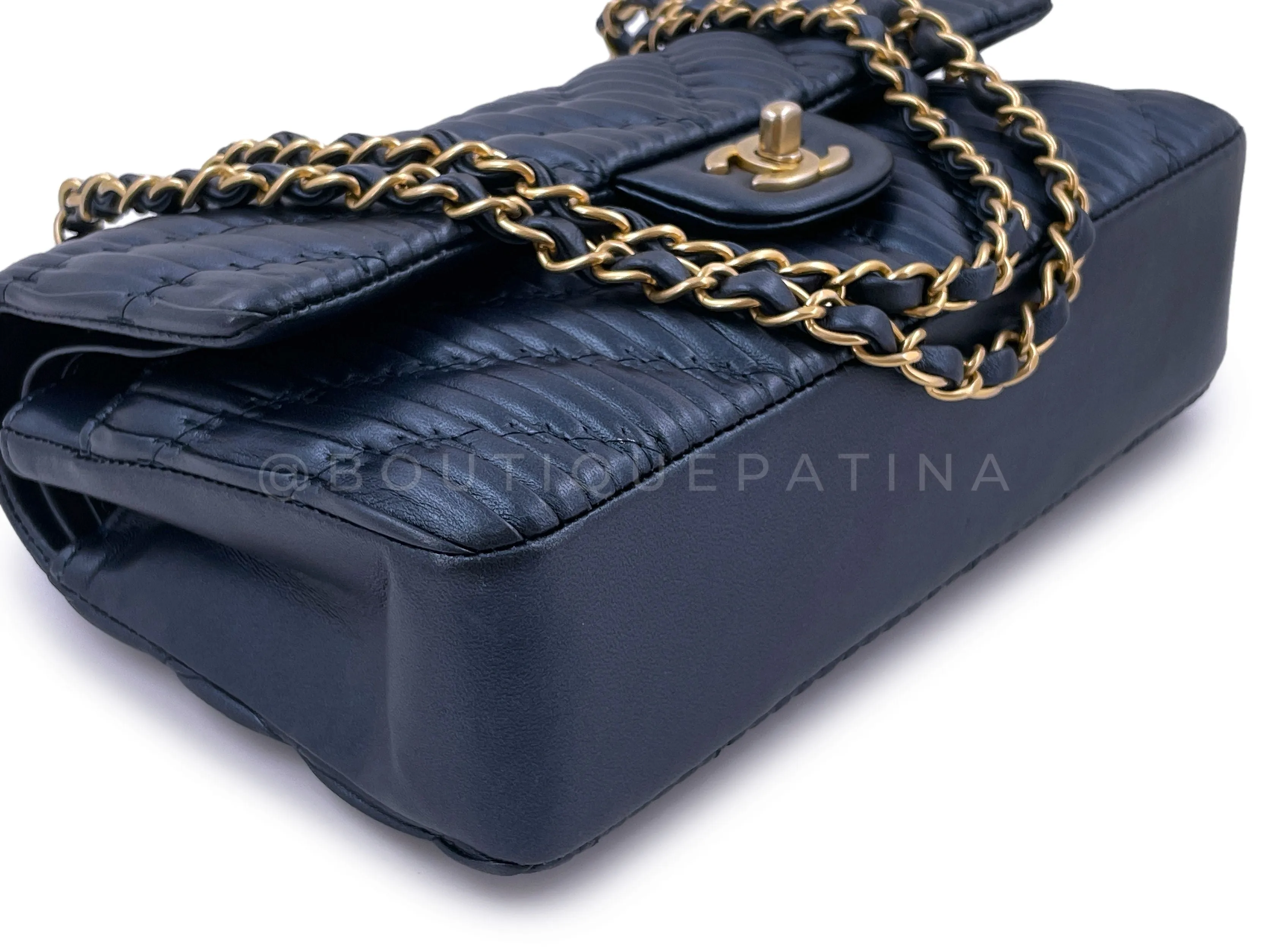 Chanel 2018 Pearly Navy Blue Pleated Chevron Medium Classic Double Flap Bag GHW