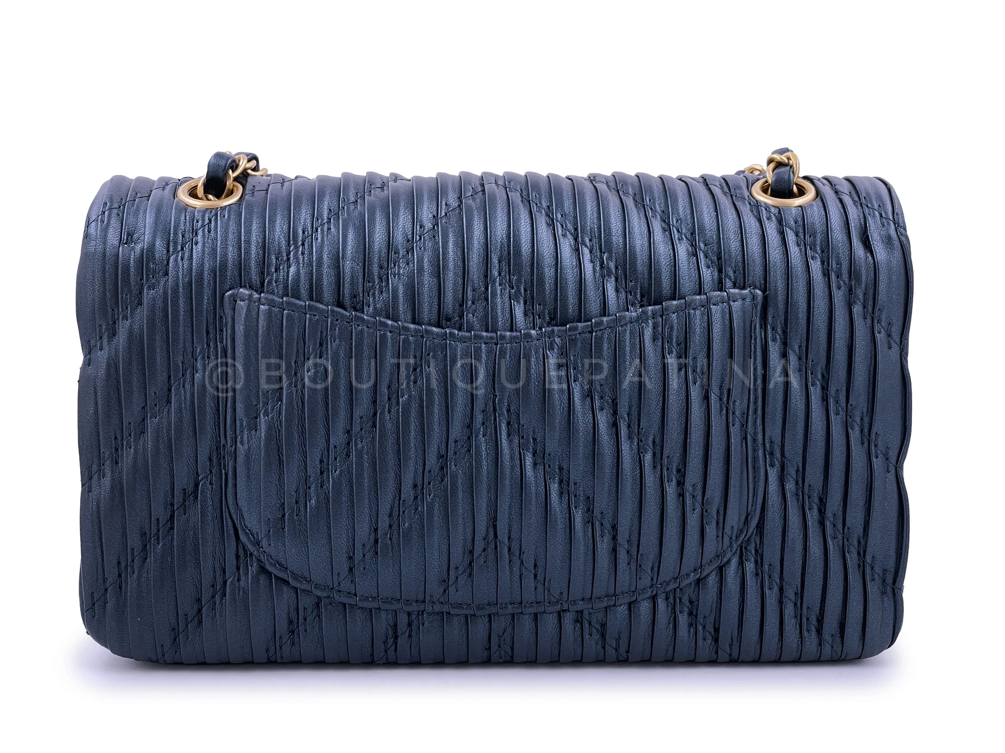 Chanel 2018 Pearly Navy Blue Pleated Chevron Medium Classic Double Flap Bag GHW