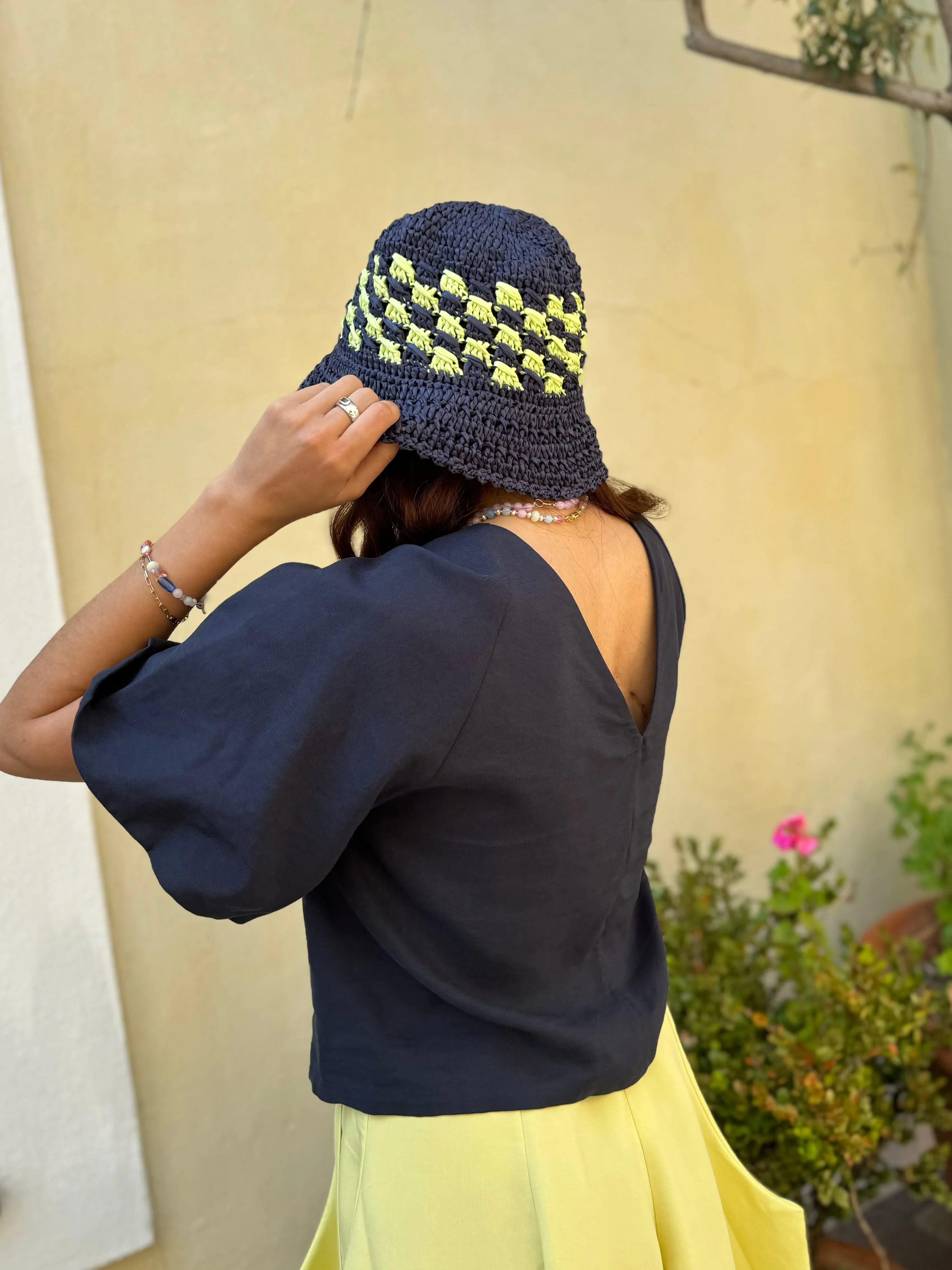 Cloud Raglan Sleeve V Back Top in Dark Blue / Size S