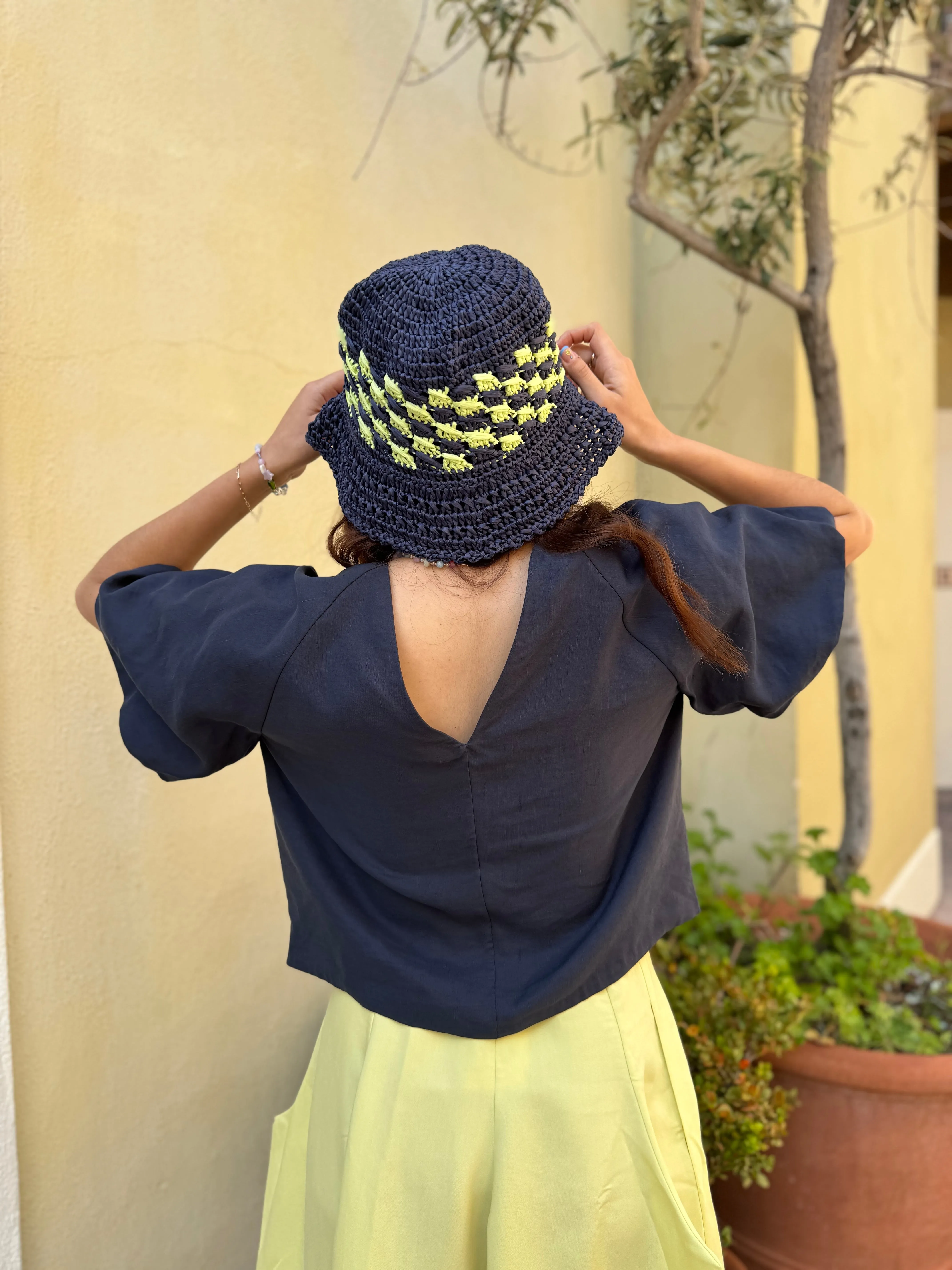 Cloud Raglan Sleeve V Back Top in Dark Blue / Size S