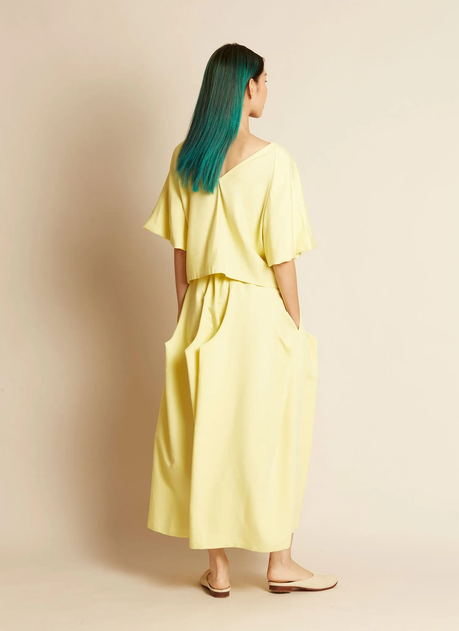 Cloud Raglan Sleeve V Back Top in Lemon