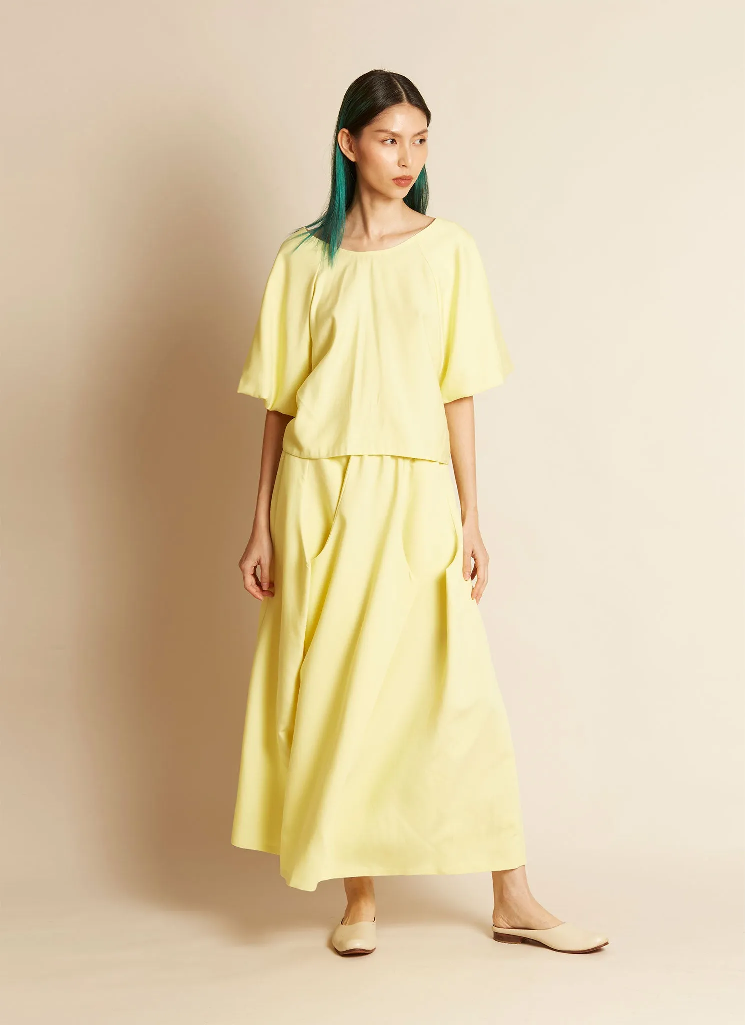 Cloud Raglan Sleeve V Back Top in Lemon