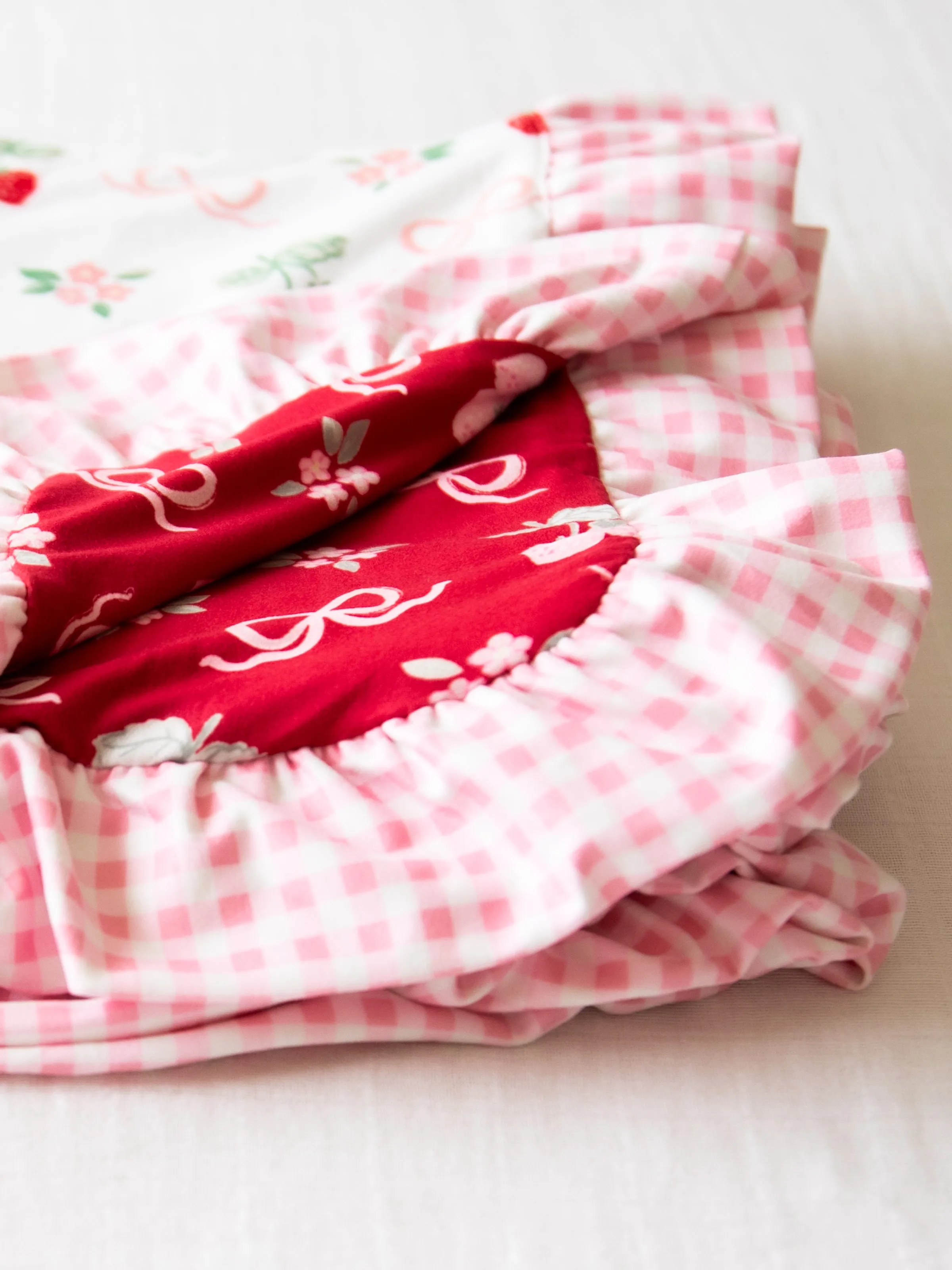 Dreamer Ruffled Blanket - Sweet Berry Bows