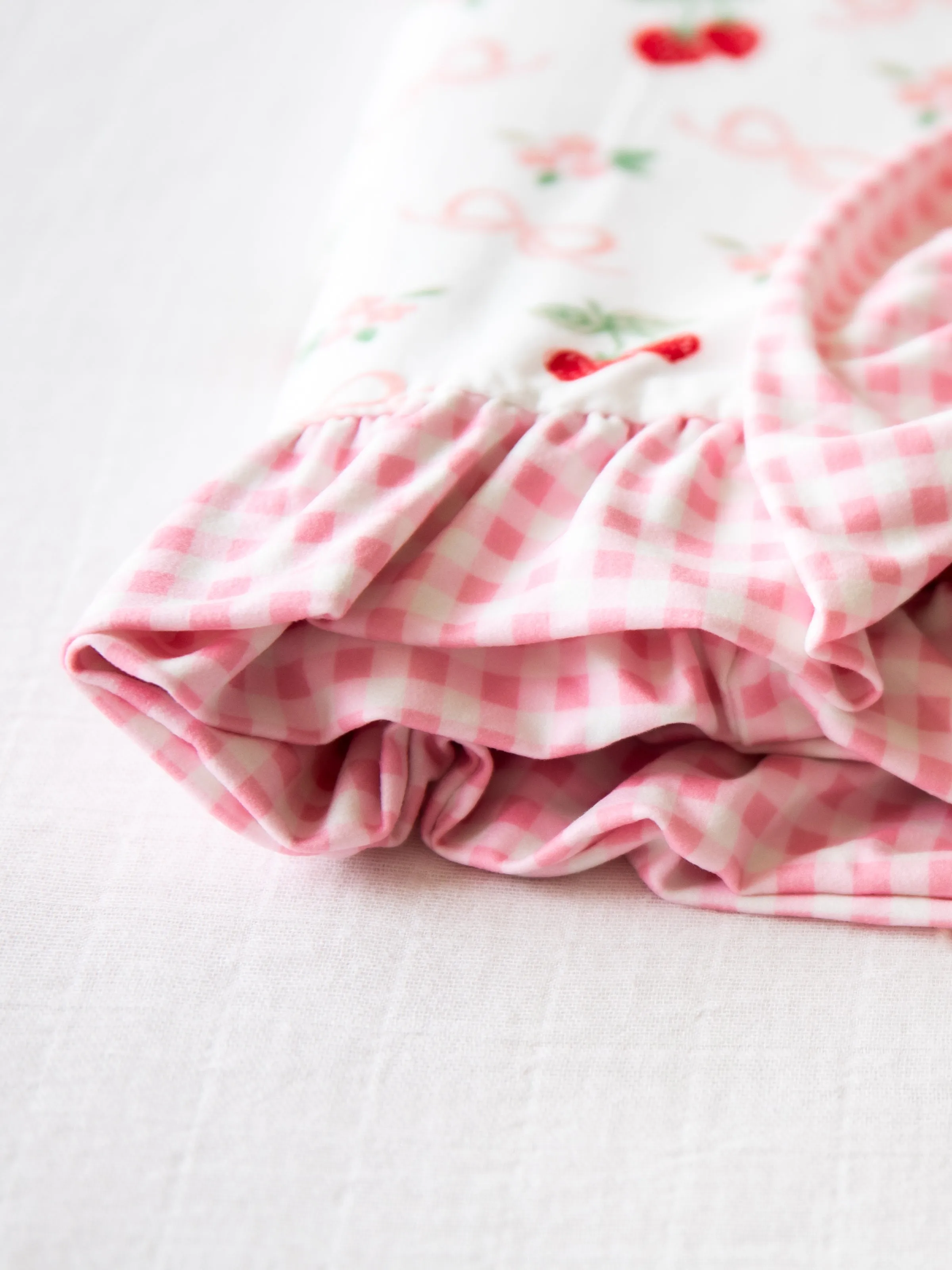 Dreamer Ruffled Blanket - Sweet Berry Bows